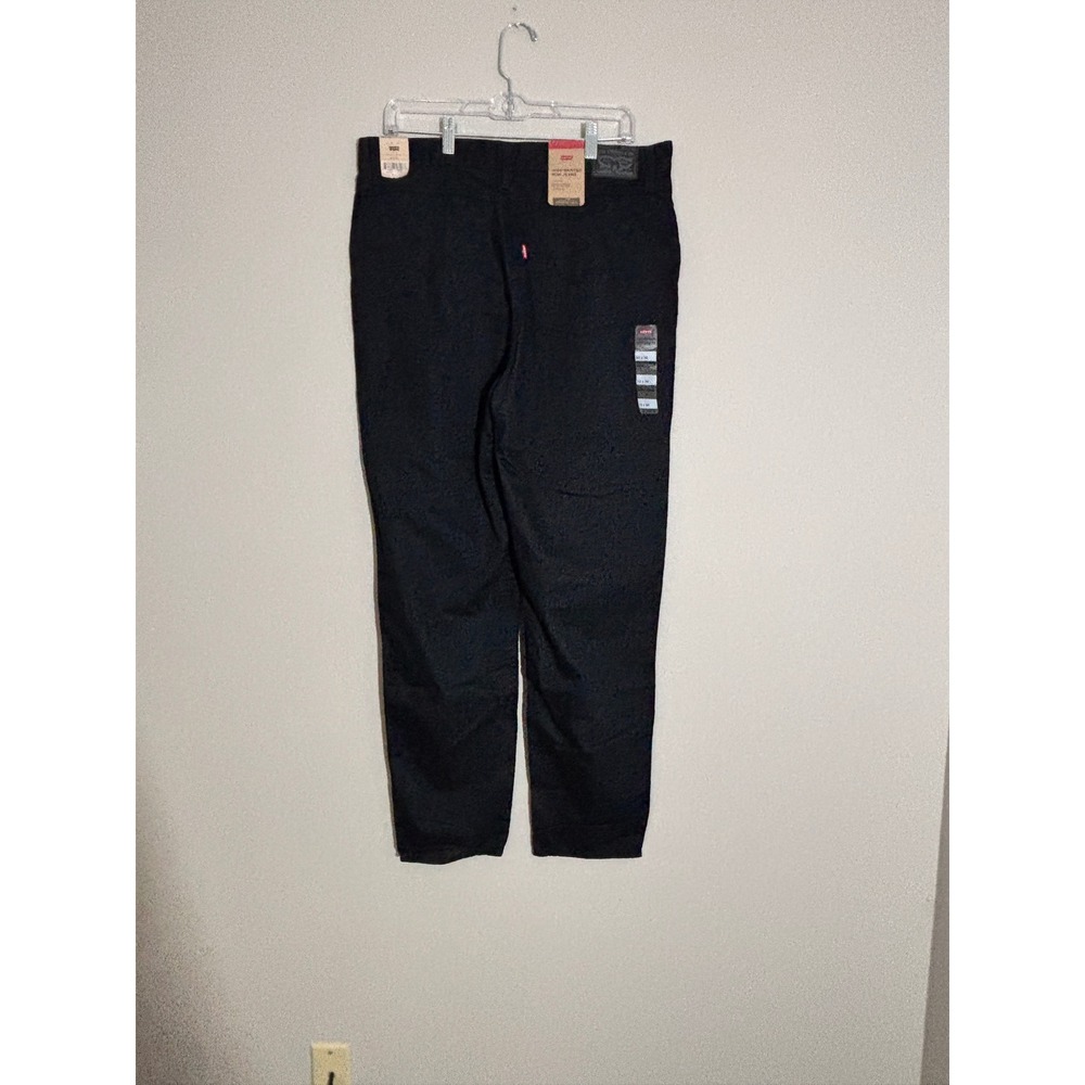 NWT WOMAN'S LEVI MOM JEANS Size 33x30 High Waisted Relaxed Fit Black $69.50 MSRP